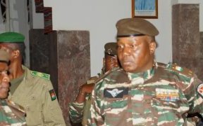 Niger : la junte veut poursuivre le président déchu pour 