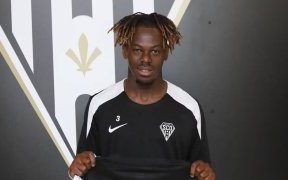 Transfert : Jacques Ekomié rejoint le SCO d’Angers : un nouvel atout pour le promu en Ligue 1