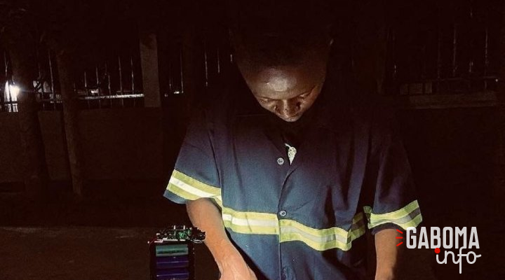 Tanzanie : Un jeune leader apporte de l’énergie propre à des villages