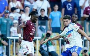 Ligue 1 : Metz battu par Strasbourg, Michel Mboula transparent