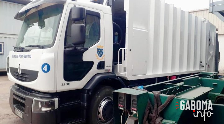 Insalubrité : La commune de Port-Gentil reçoit en don deux nouveaux camions-bennes