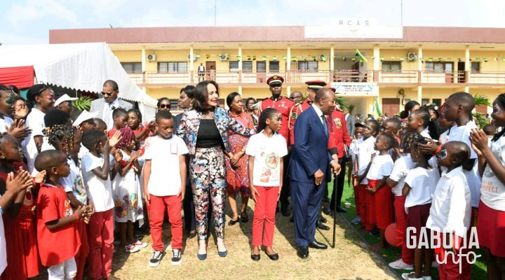 Arbre de noël : Ali Bongo et sa femme offrent des cadeaux aux enfants de militaires