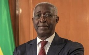 Nouvelle Constitution : Raymond Ndong Sima promet d’associer tous les partis