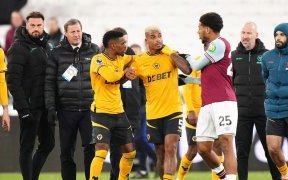Premier League : Mario Lemina déchu de son brassard chez les Wolves
