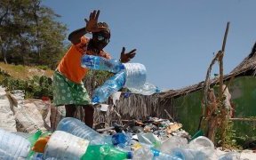 Le « raz-de-marée toxique » de la pollution plastique met en péril les droits de l’homme