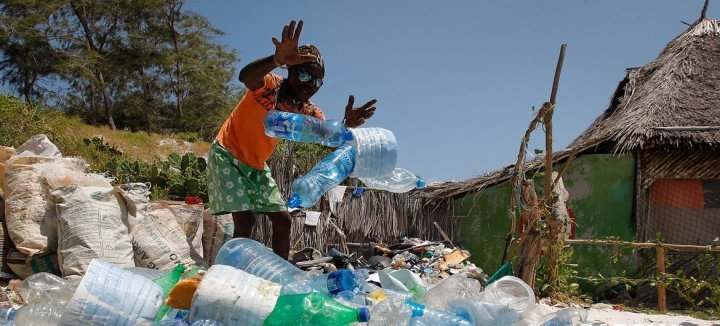 Le « raz-de-marée toxique » de la pollution plastique met en péril les droits de l’homme